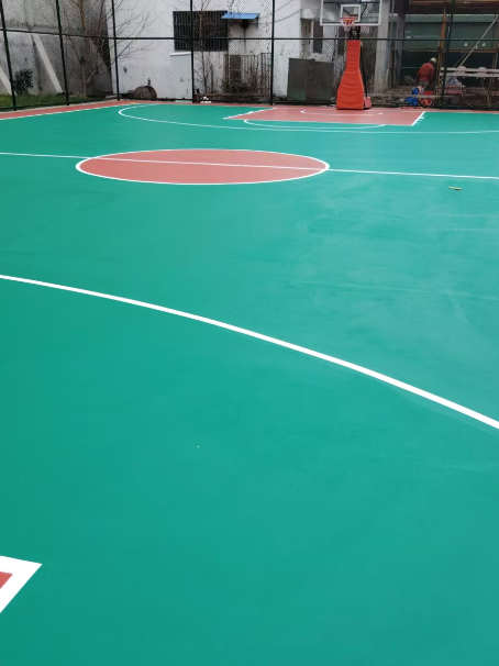 小板镇 球场长期使用易出现地面开裂